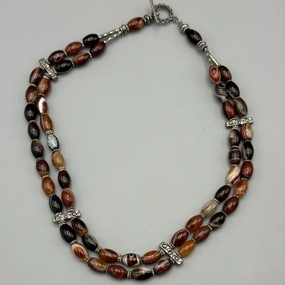 two-strand necklace featuring oval, faceted agate beads - Picture 4 of 5